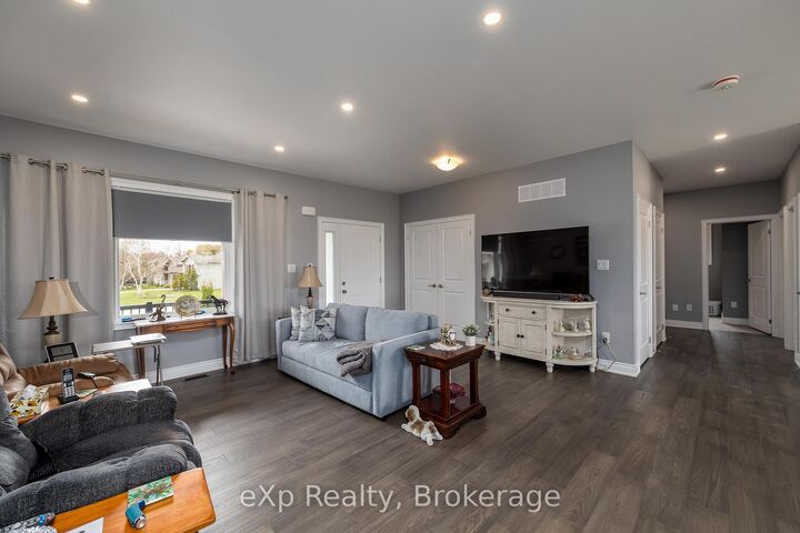 Property Photo:  43 Country Crescent  ON N4L 1L7 