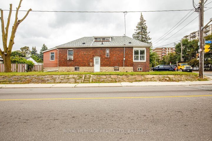 Property Photo:  758 Jane Street  ON M6N 4B9 
