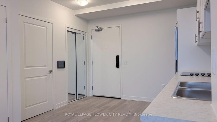 Property Photo:  461 Green Road 1210  ON L8E 5B4 
