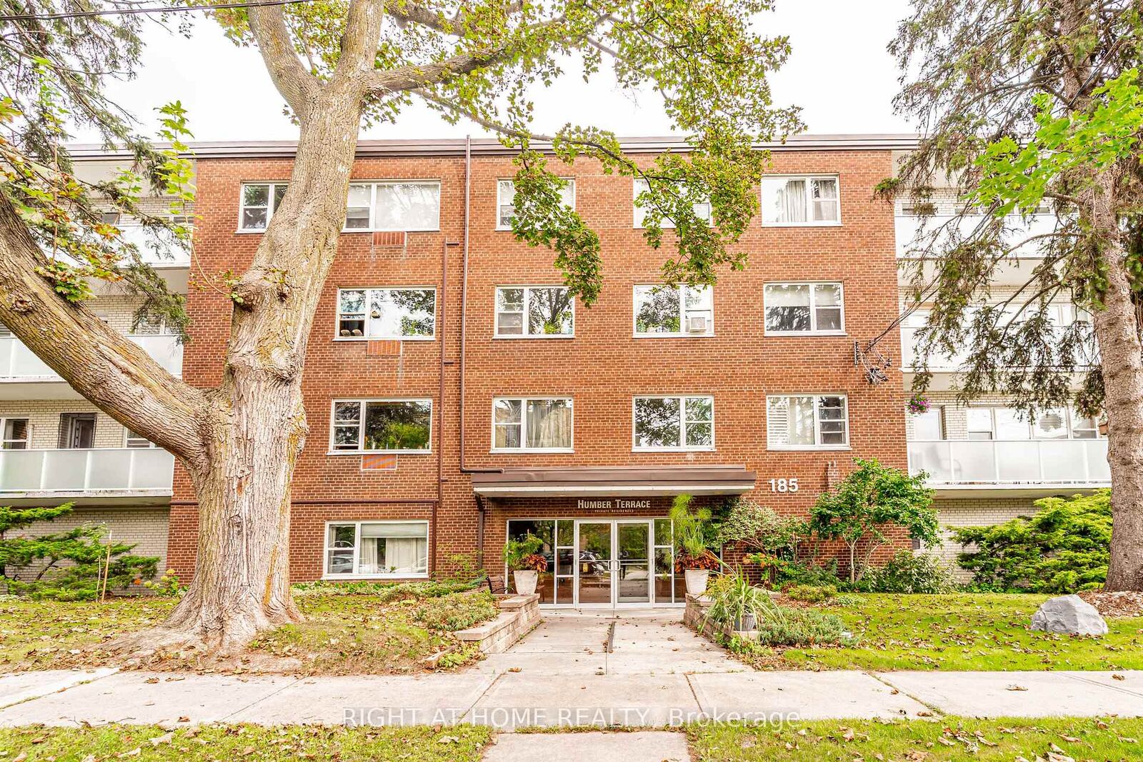 Property Photo:  185 Stephen Drive 406  ON M8Y 3N5 