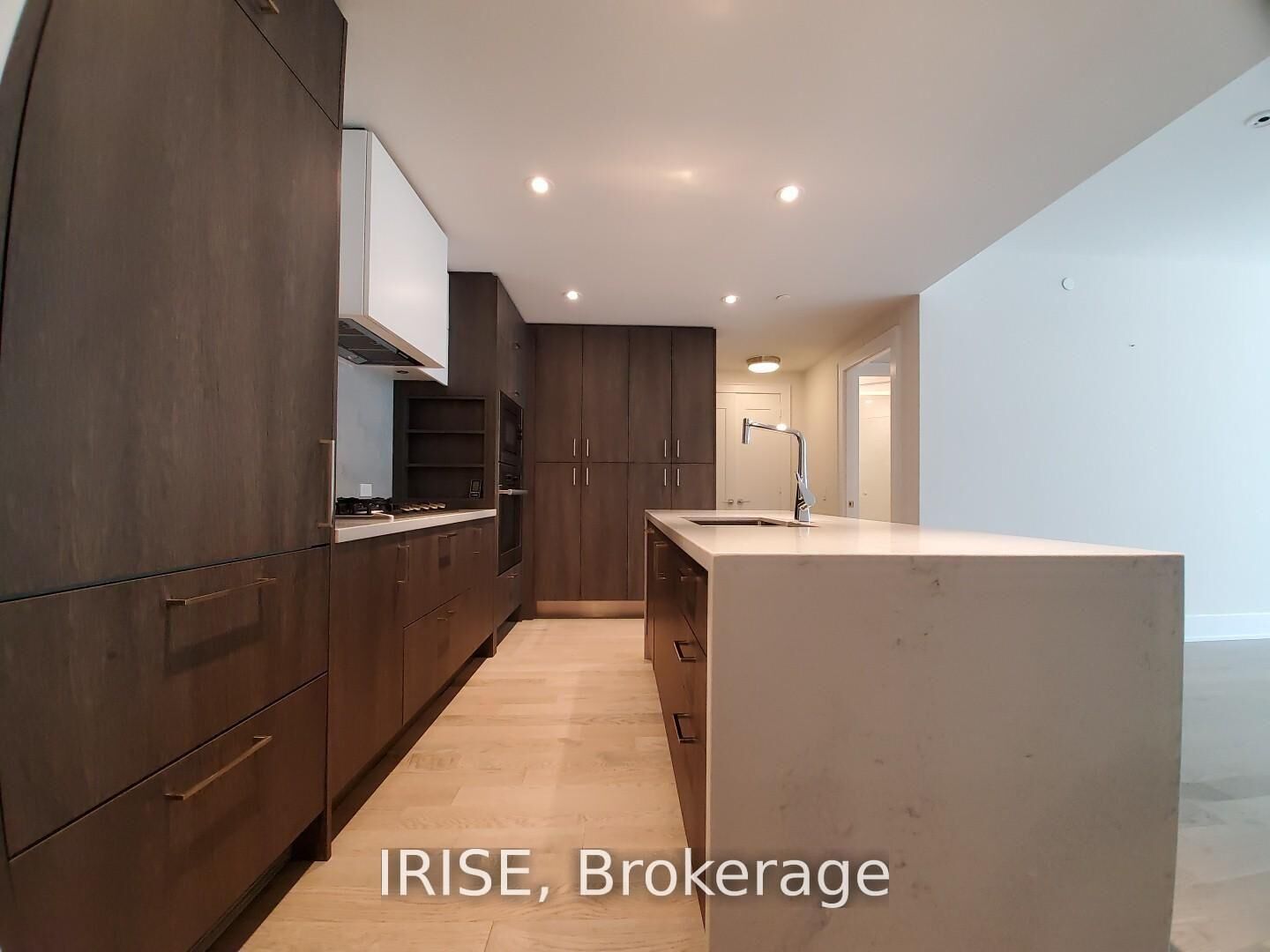 Property Photo: 118 Merchants' Wharf N/A 704 ON M5A 0L3