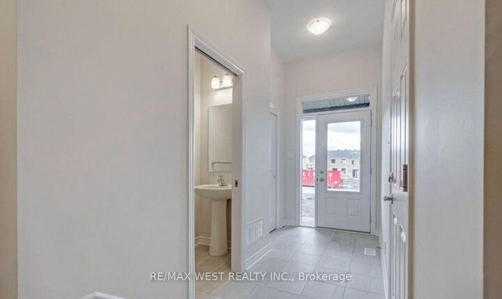 Property Photo: 1026 Kijik Crescent ON K1X 1G6