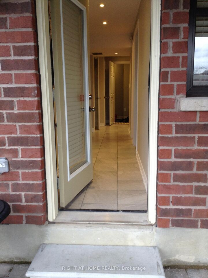Property Photo:  