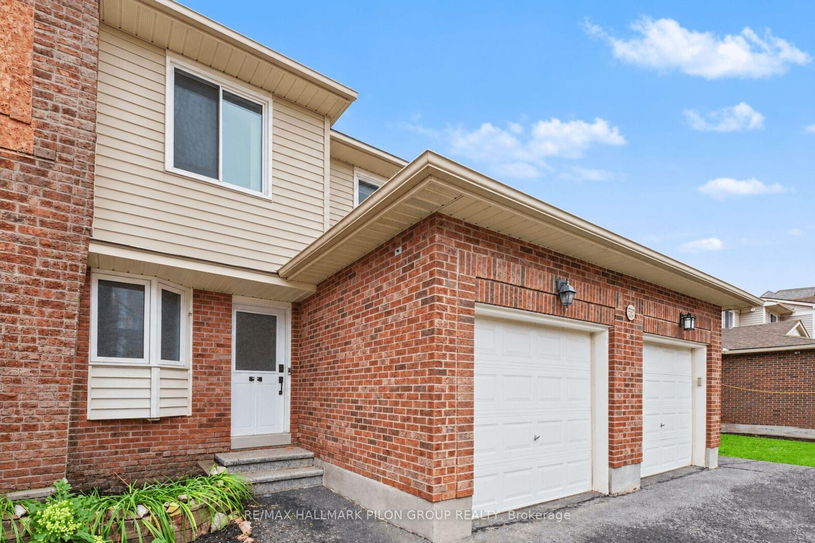 Property Photo: 106 Valley Stream Drive B ON K2H 9E1
