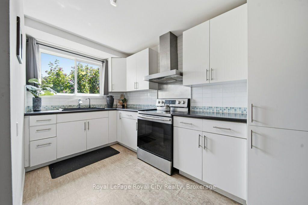 Property Photo:  35 Rhonda Road 31  ON N1H 6H1 