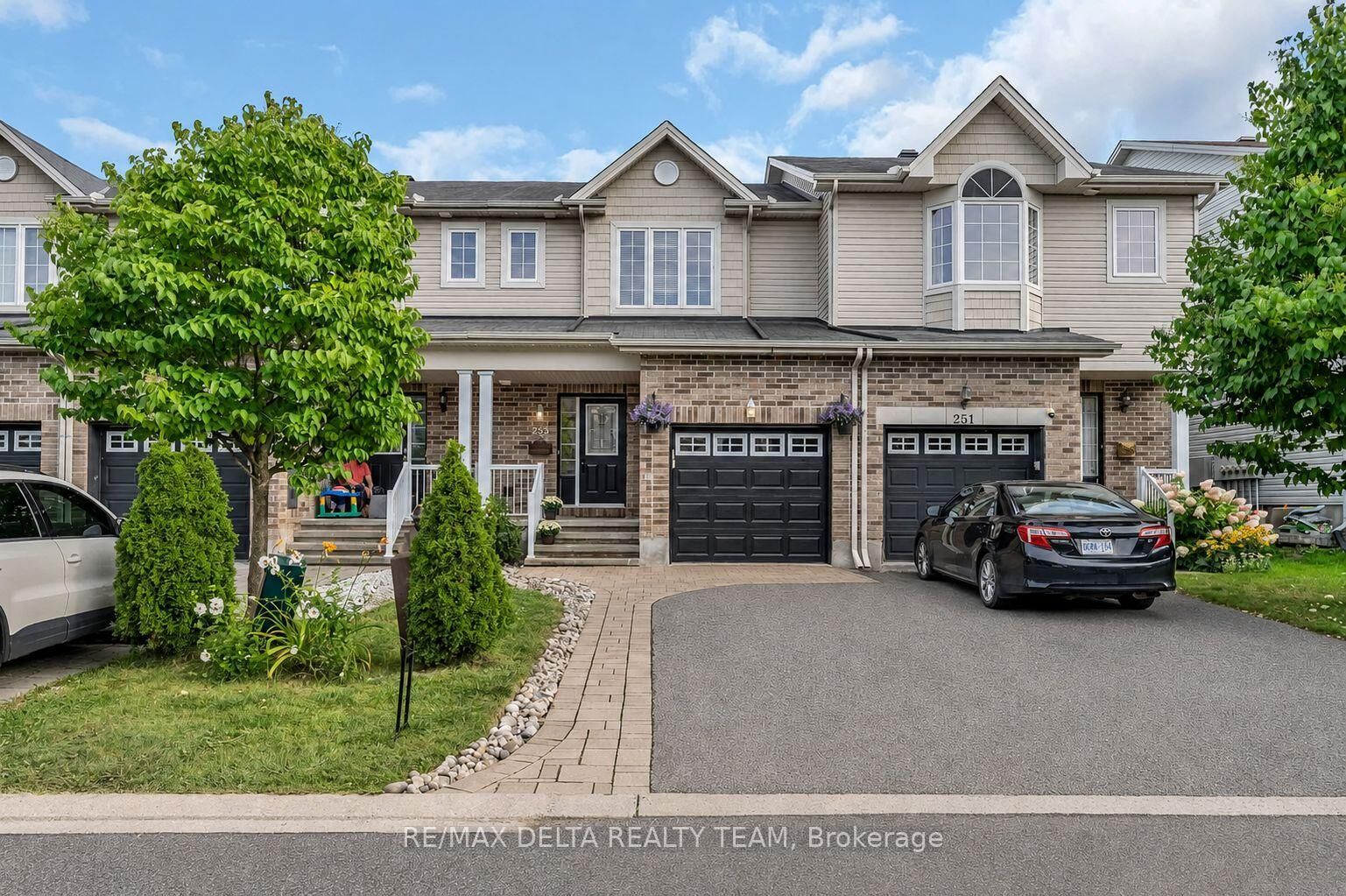 Property Photo:  253 Cityview Crescent  ON K4A 0T9 