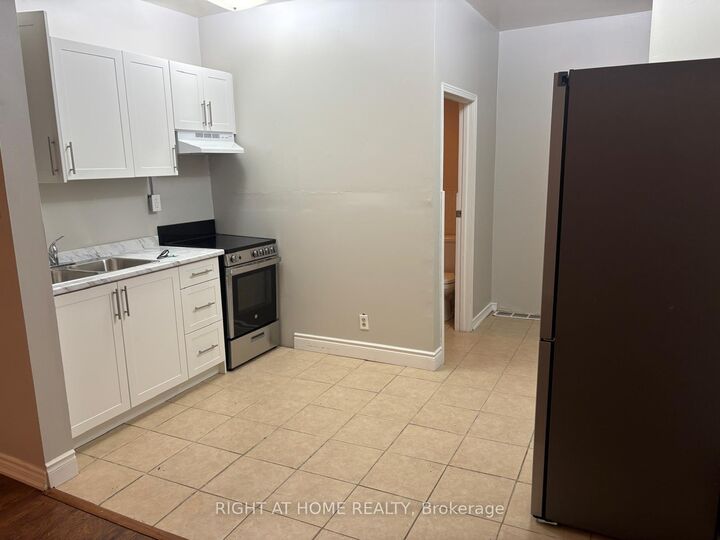 Property Photo:  505 Oakwood Avenue Main  ON M6E 2W9 