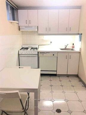 Property Photo:  44 Bellevue Avenue Bsmt  ON M5T 2M4 