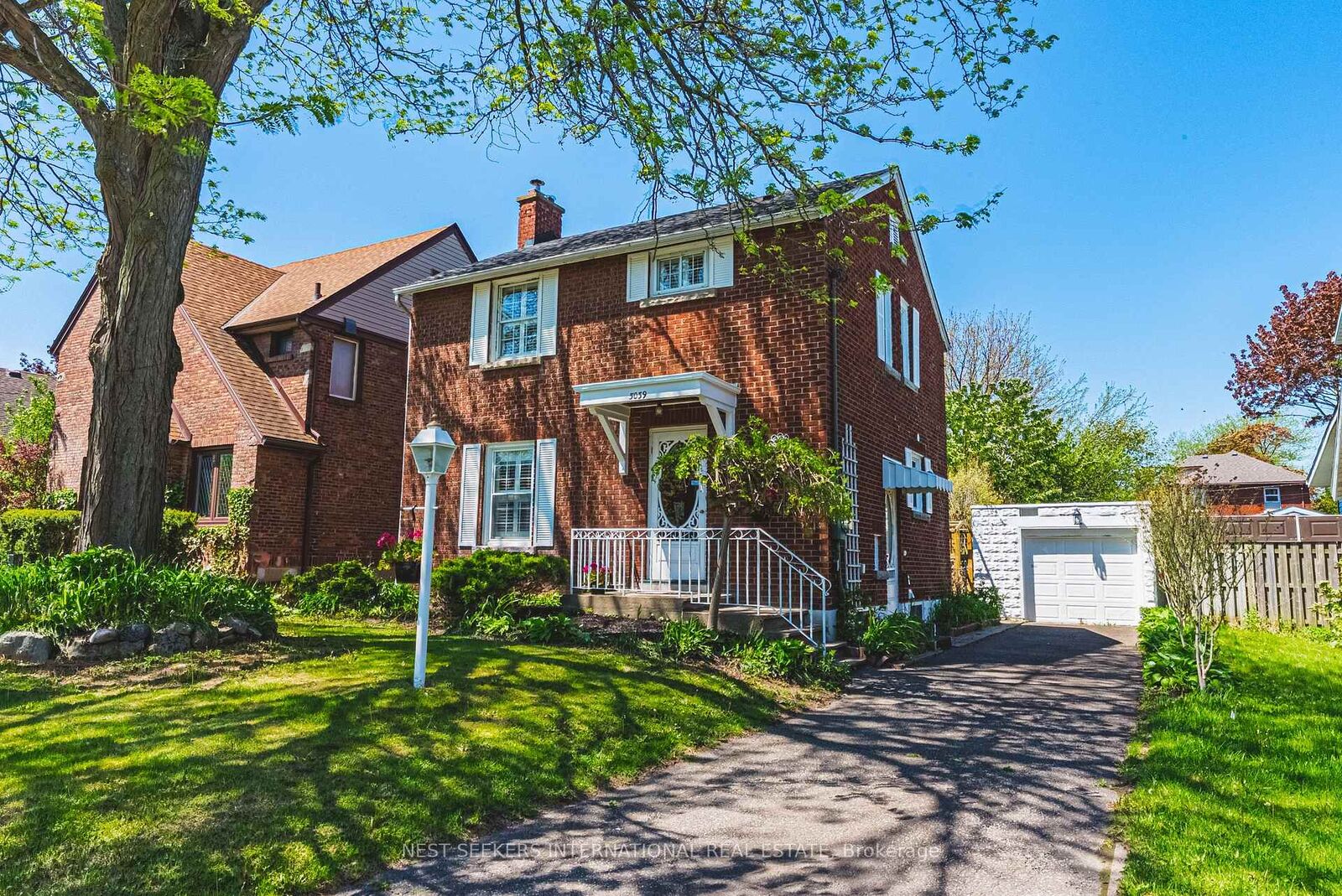 Property Photo:  5039 Valley Way  ON L2E 1W8 