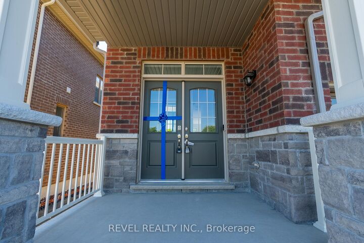 Property Photo:  14 Paradise Way  ON L1R 0R7 