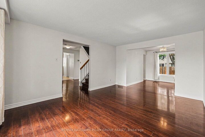 Property Photo:  420 Cloverheath Crescent  ON K1E 2R8 