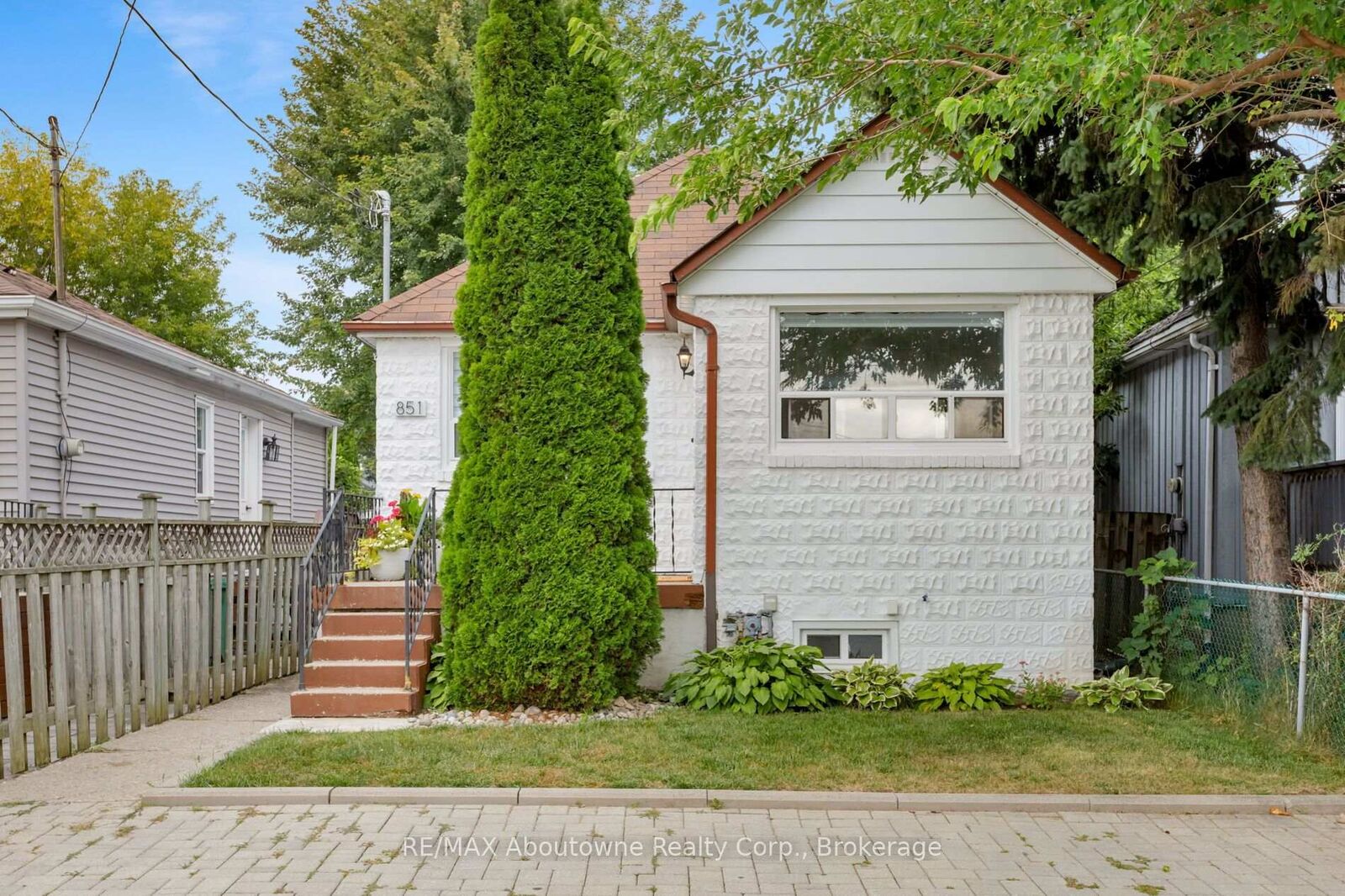 Property Photo:  851 Fourth Street  ON L5E 1J7 
