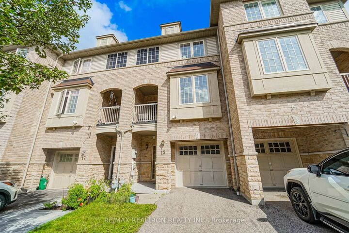 Property Photo:  15 Blunden Road  ON L1Z 0K9 
