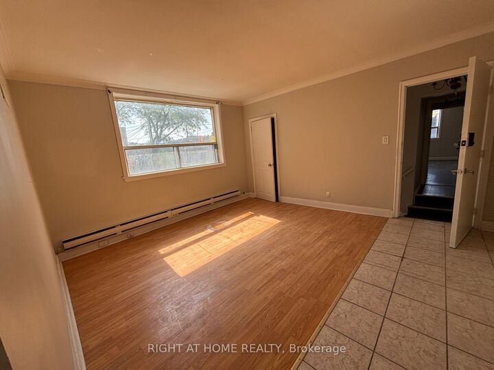 Property Photo:  503 Oakwood Avenue Unit 1 Upper  ON M6E 2W9 