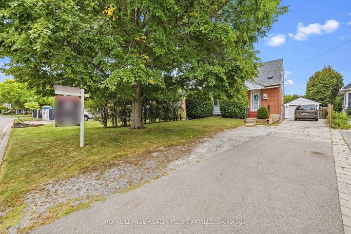 Property Photo:  243 Jennings Crescent  ON L6L 1W2 