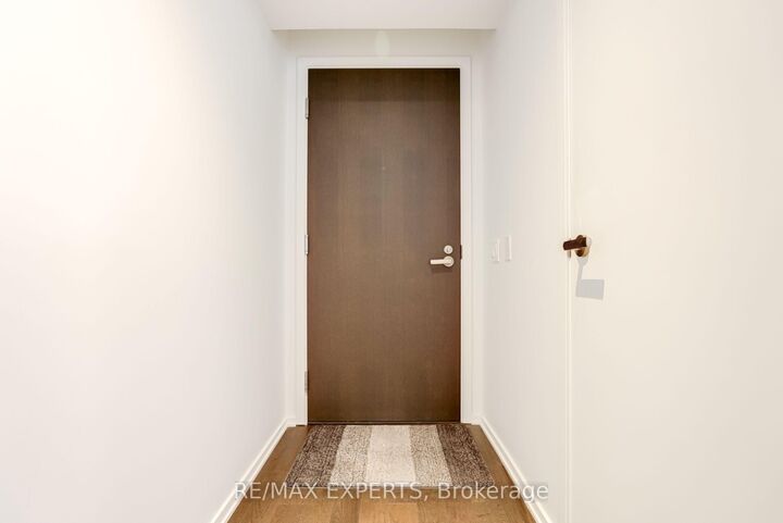 Property Photo:  16 Bonnycastle Street 1806  ON M5A 0C9 
