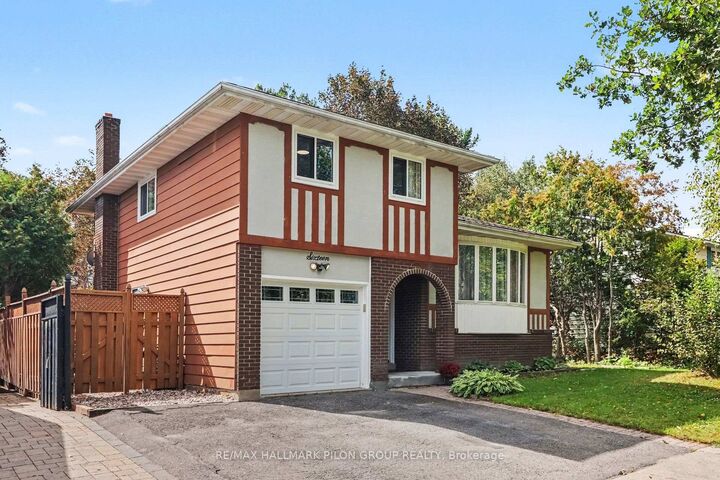 Property Photo: 16 Eastpark Drive ON K1B 3Z8