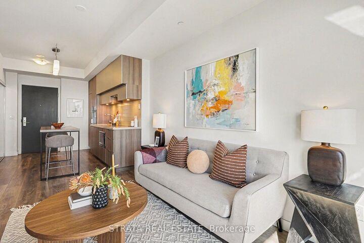 Property Photo: 8 Eglinton Avenue E 4610 ON M4P 1A6