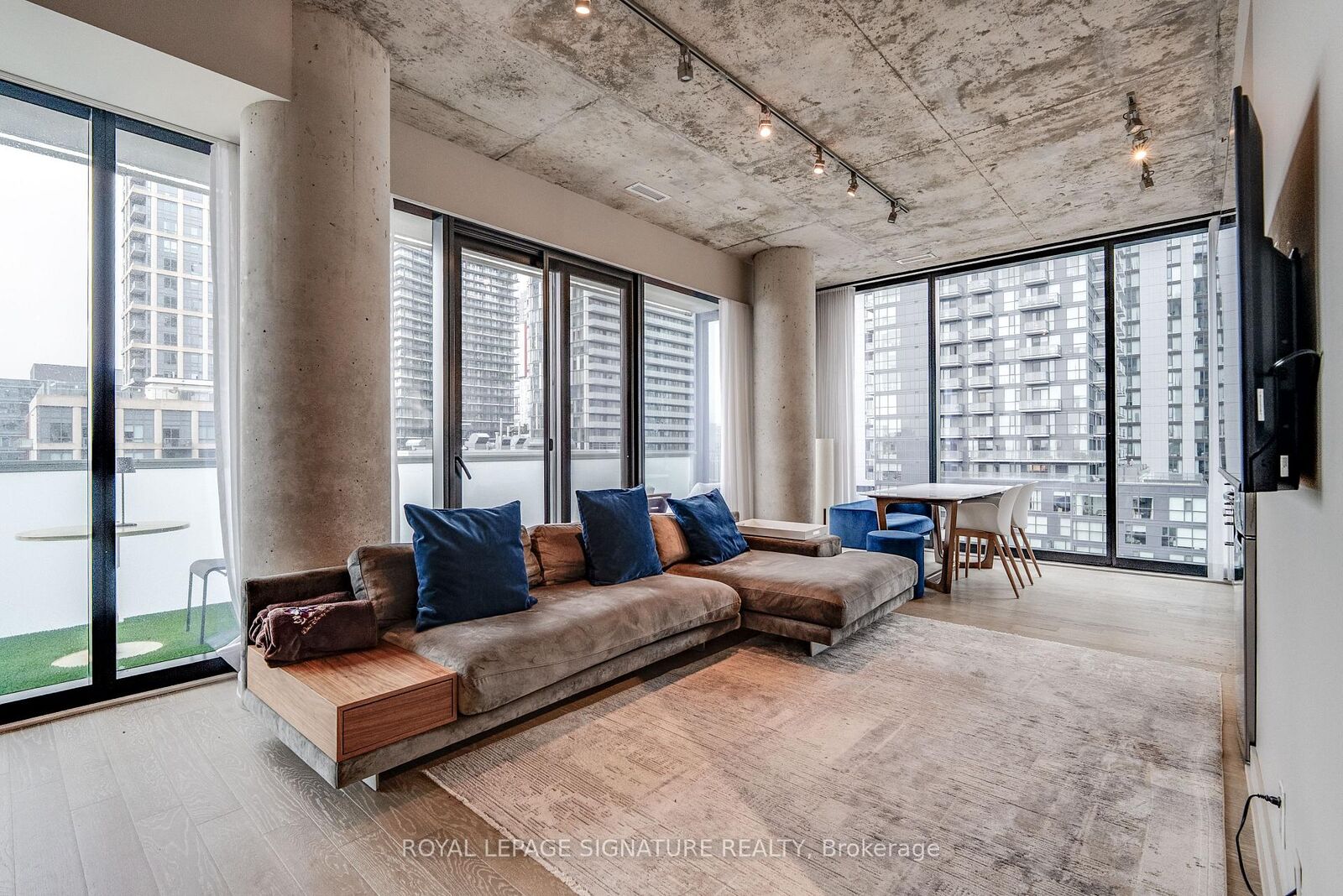 Property Photo:  11 Charlotte Street 1606  ON M5V 0M6 