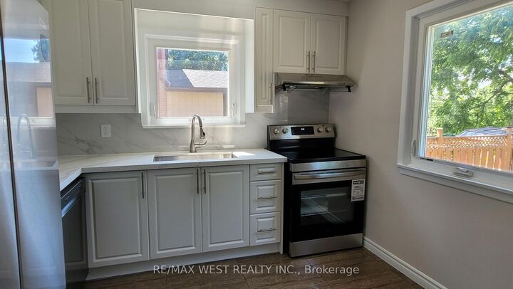 Property Photo:  65 Clapperton Avenue Upper  ON M1L 4K7 