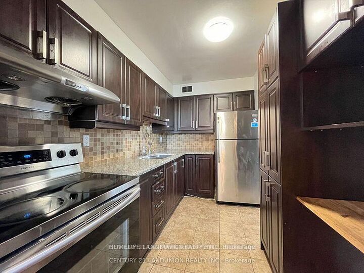 Property Photo:  10 Parkway Forest Drive 1702  ON M2J 1L3 