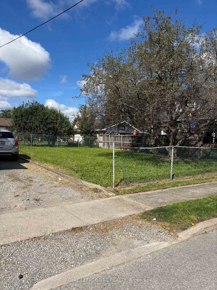 Property Photo:  37 Battle Street  ON L2V 3W4 
