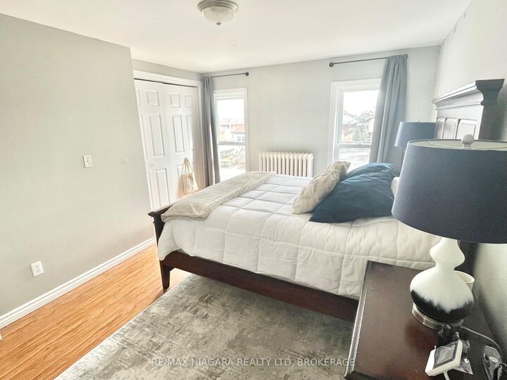 Property Photo:  215 McAlpine Avenue S Upper  ON L3B 1T8 