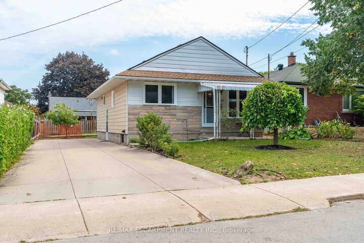 Property Photo:  215 Rosedale Avenue  ON L8K 4N6 