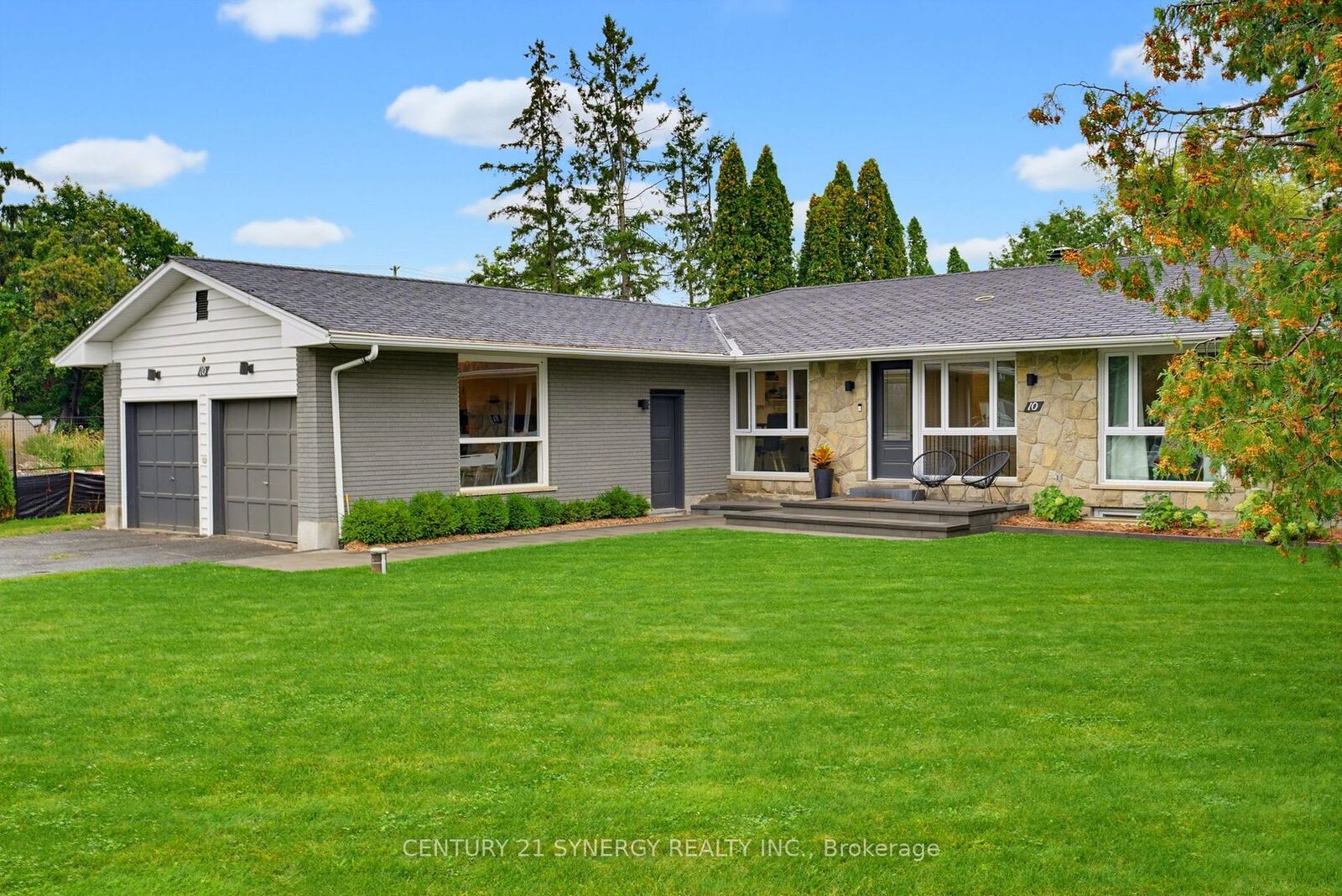 Property Photo:  10 Honey Gables Drive  ON K1V 1H5 