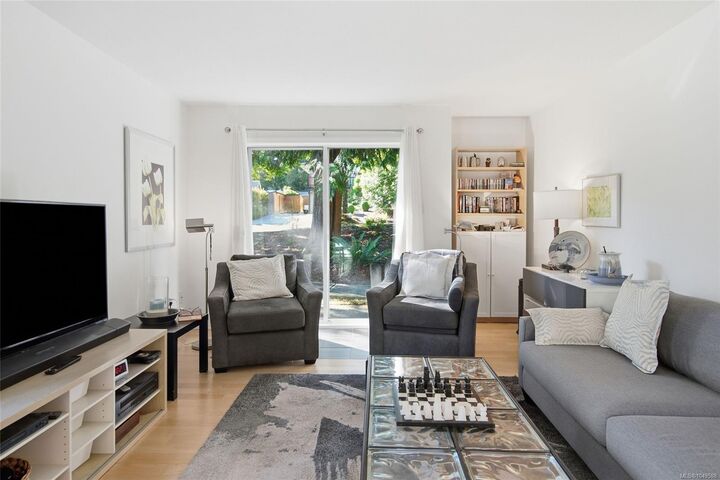 Property Photo:  141 Sixth Ave E #4  BC V9K 2J6 