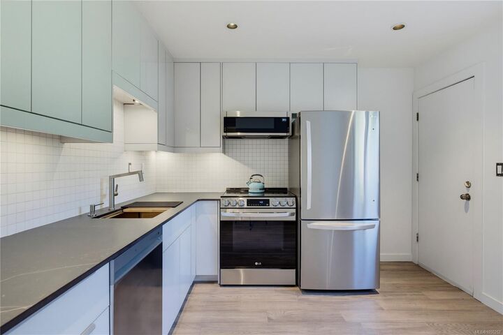 Property Photo:  1714 Ashdale Pl  BC V8N 1N9 