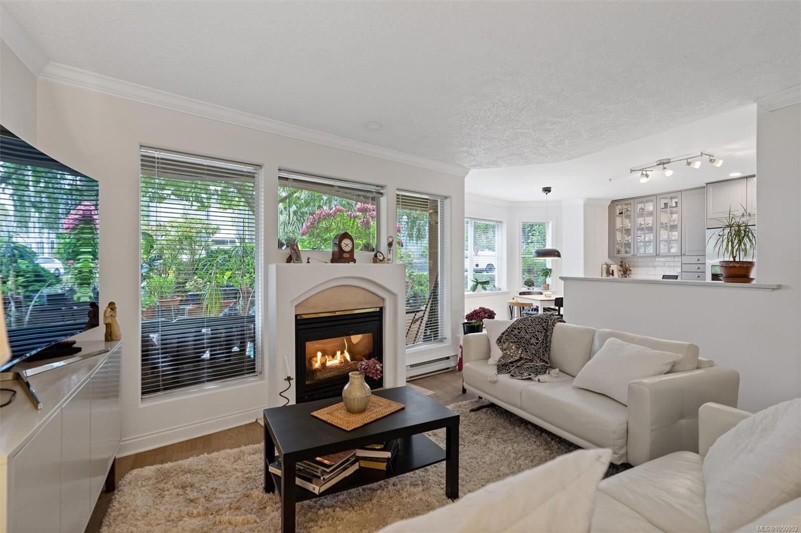Property Photo:  405 Quebec St #21  BC V8V 4Z2 
