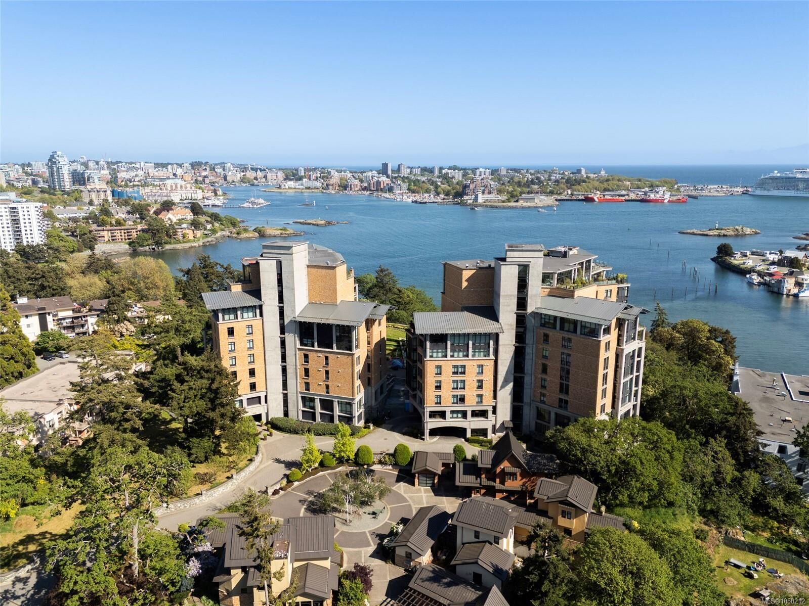 Property Photo:  847 Dunsmuir Rd #106  BC V9A 0A5 