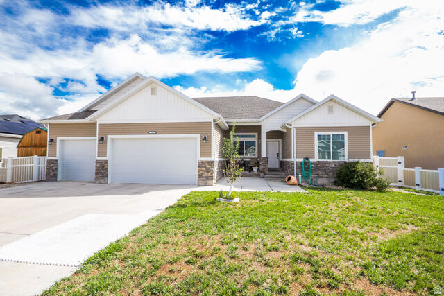 Property Photo:  933 S 250 W  UT 84078 