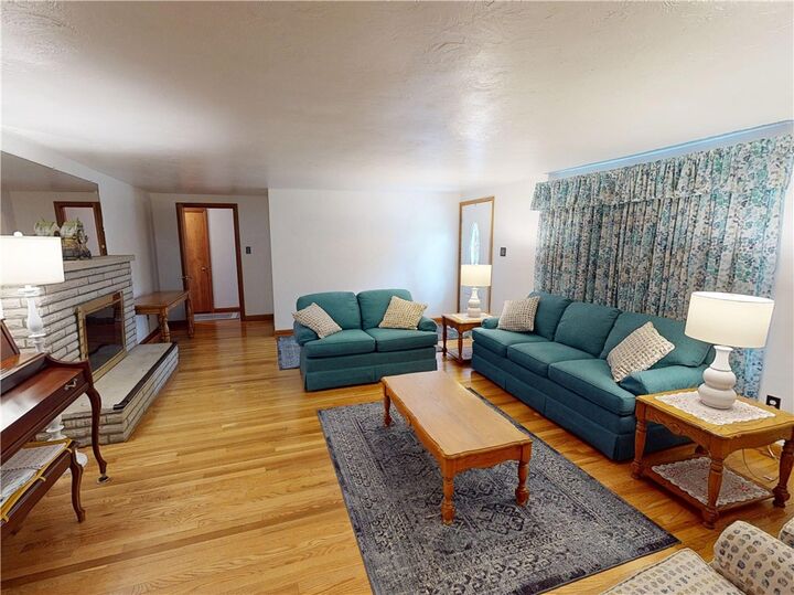 Property Photo:  220 Decatur Dr  PA 16002 
