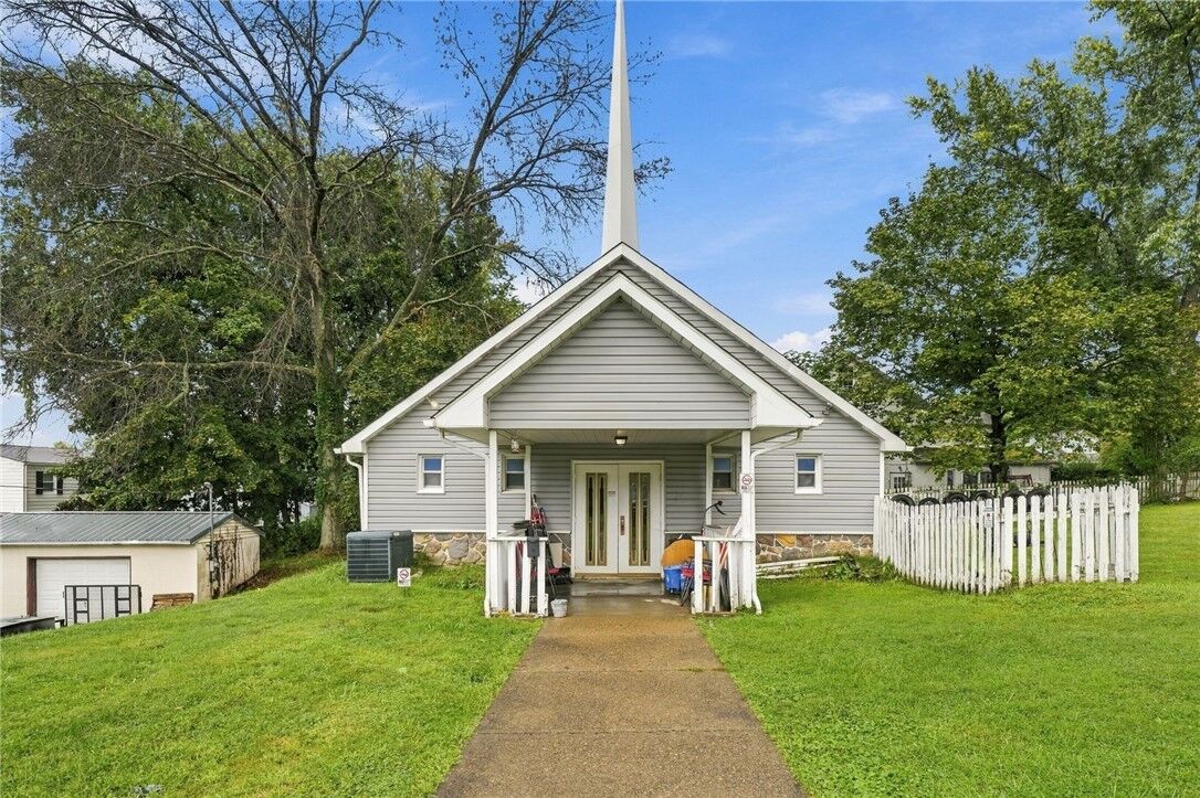 Property Photo:  1415 Strawn Ave  PA 15068 