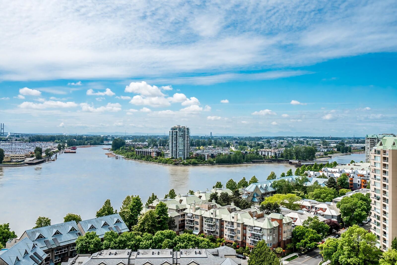 Property Photo: 988 Quayside Drive 1811 BC V3M 0L5