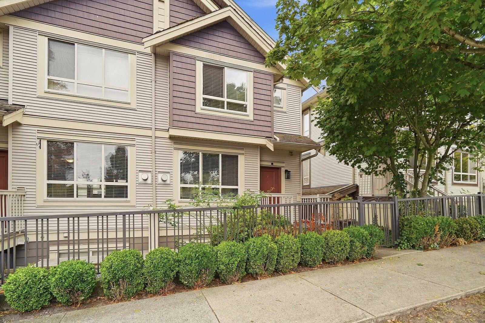Property Photo:  19560 68 Avenue 6  BC V4N 5Y5 