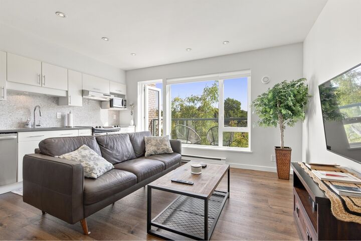 Property Photo:  1688 Cypress Street Street 406  BC V6J 5J1 