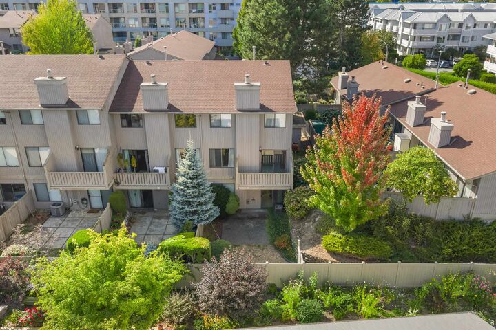 Property Photo:  32858 Landeau Place 5  BC V2S 5X9 