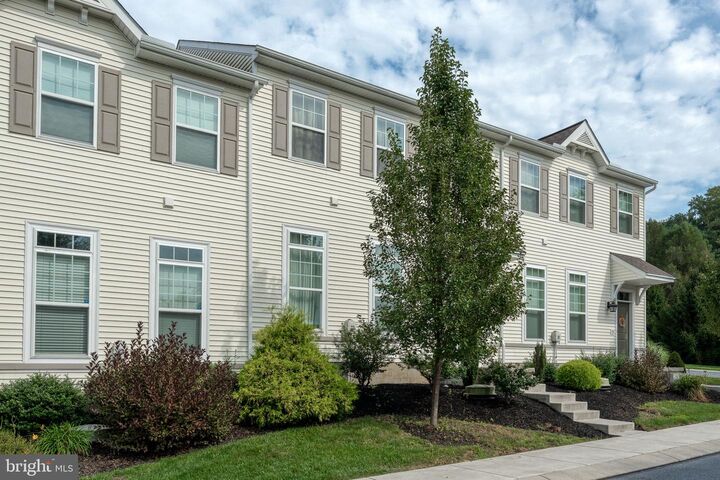 Property Photo:  703 Danforth Circle  PA 17584 