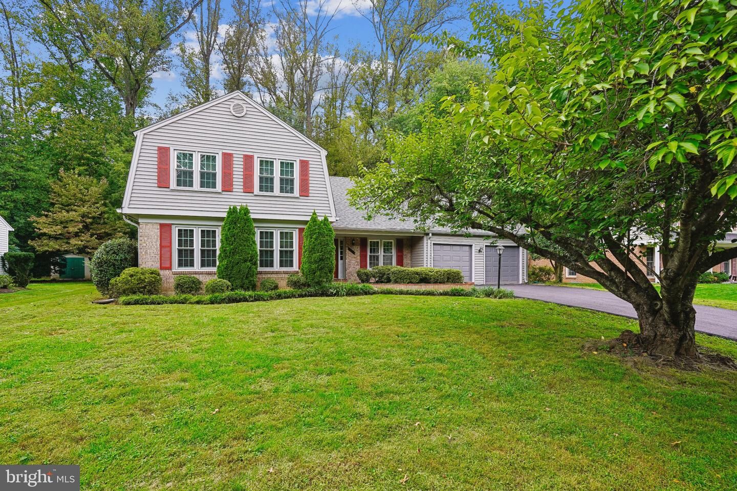 Property Photo:  9612 Whitecedar Court  VA 22181 