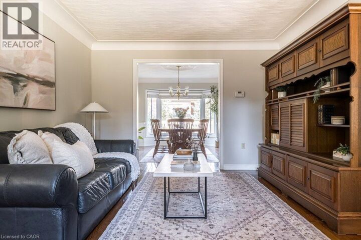 Property Photo:  6 Cottonwood Court  ON L9G 3W1 