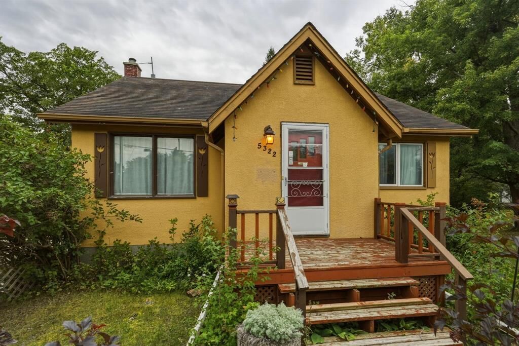 Property Photo:  5322 Roblin Boulevard  MB R3R 0H2 