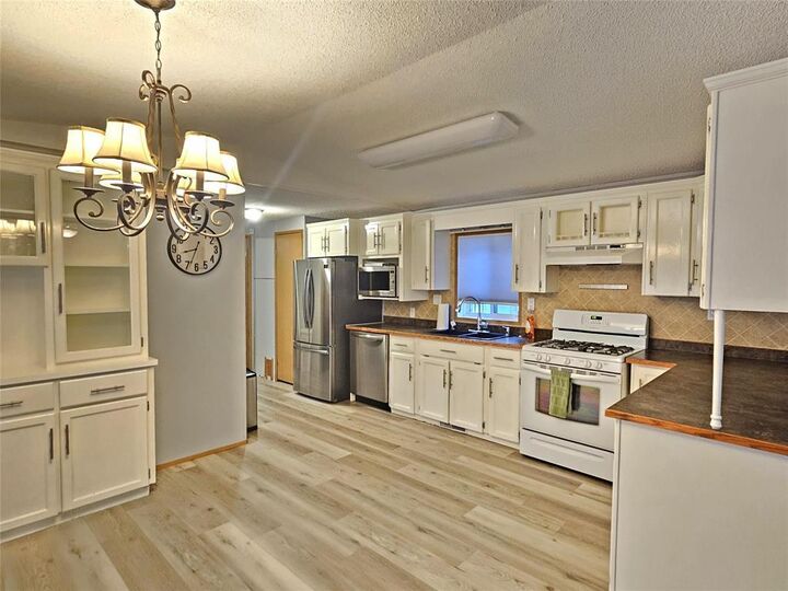 Property Photo: 35 Village Drive MB R5H 1H4