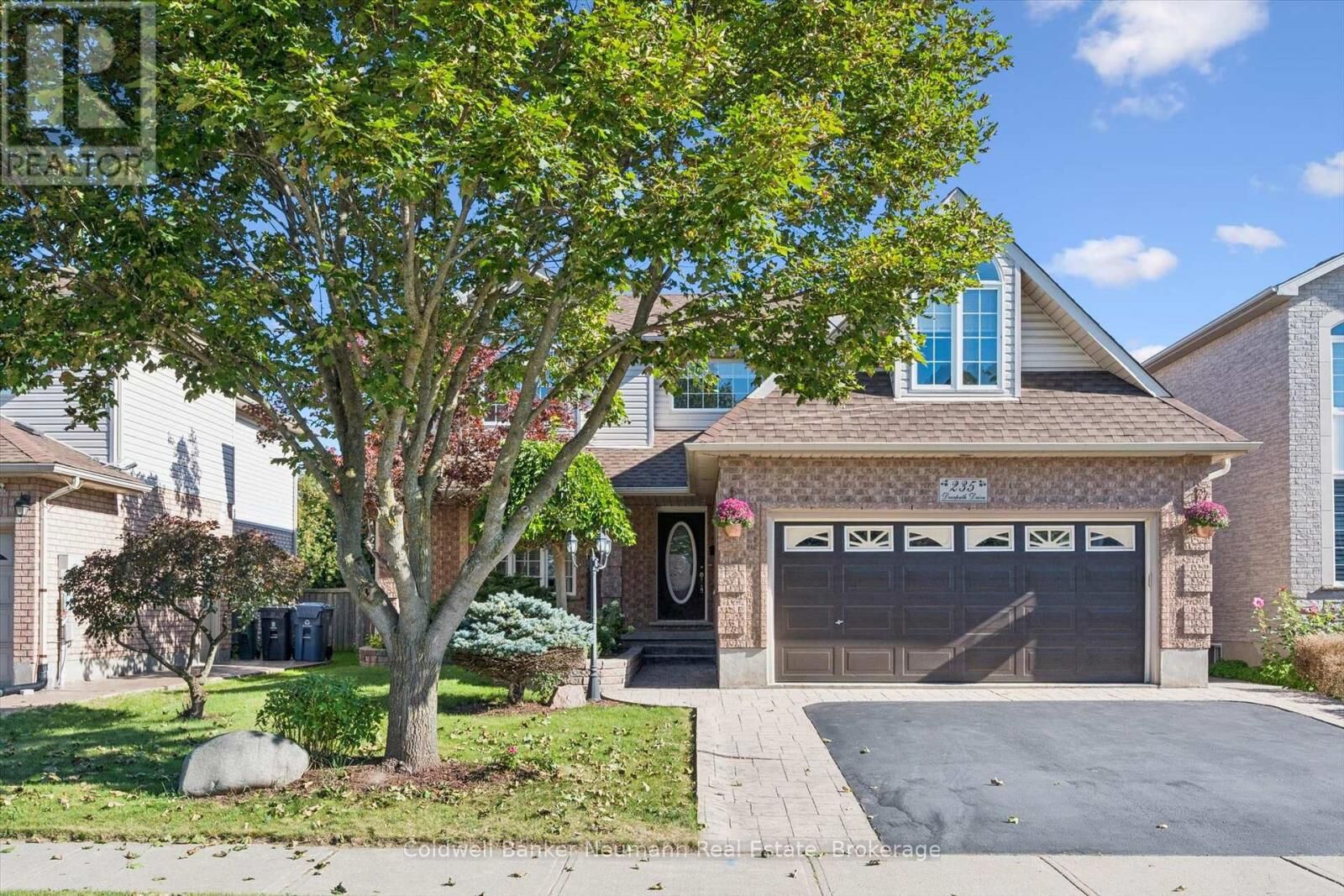 Photo de la propriété:  235 Deerpath Drive  ON N1K 1W5 