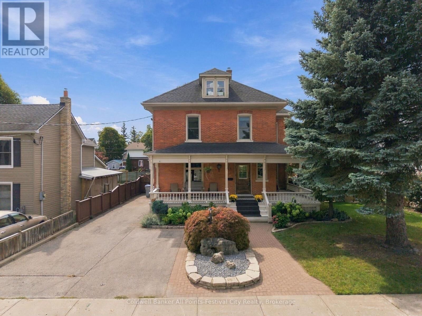 Property Photo:  44 Trafalgar Street  ON N7A 1T4 