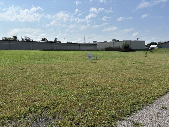 Property Photo:  195 William Way  IA 52315 