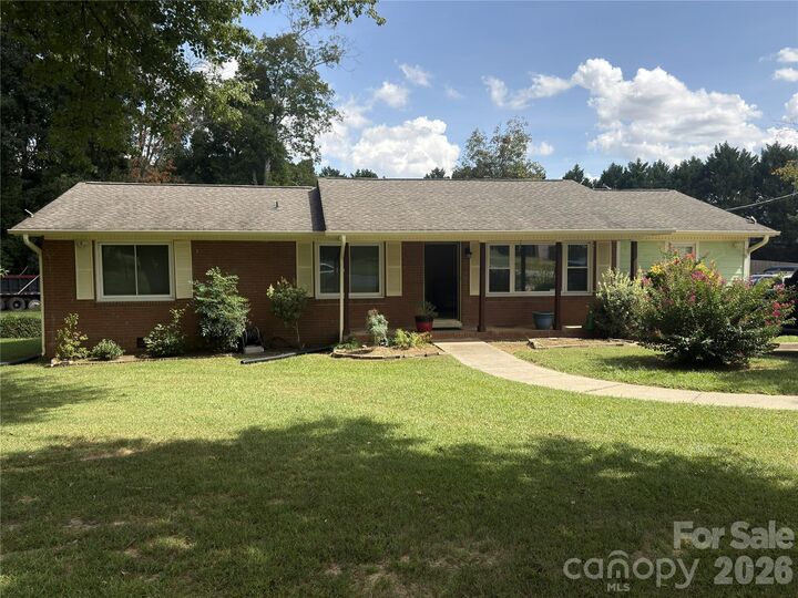 Property Photo:  604 Allen Way  NC 28079 