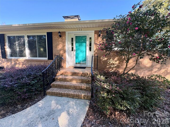 Property Photo:  122 Chanticleer Court  NC 28214 